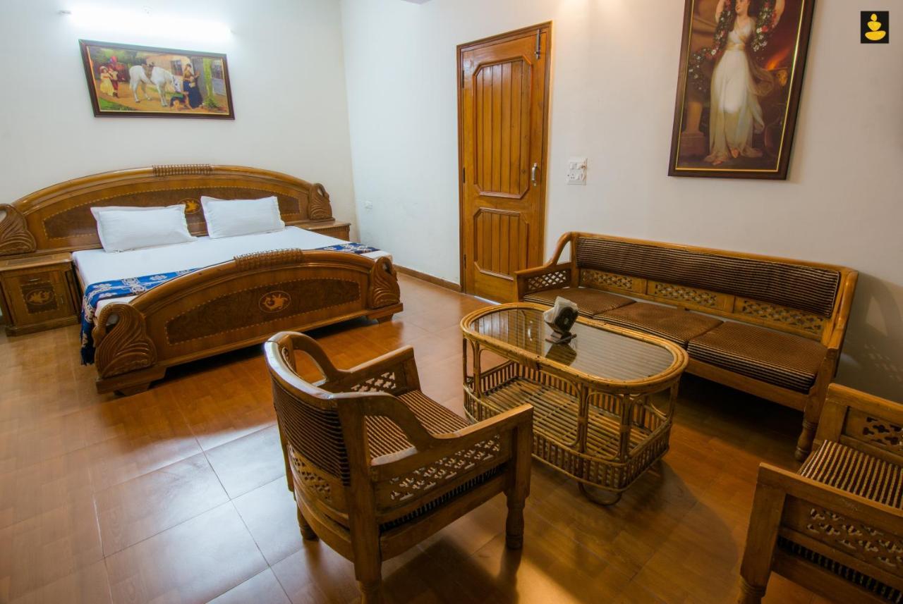 Livingstone 2Bhk Cozy Homestay In Kasauli Hills Eksteriør bilde